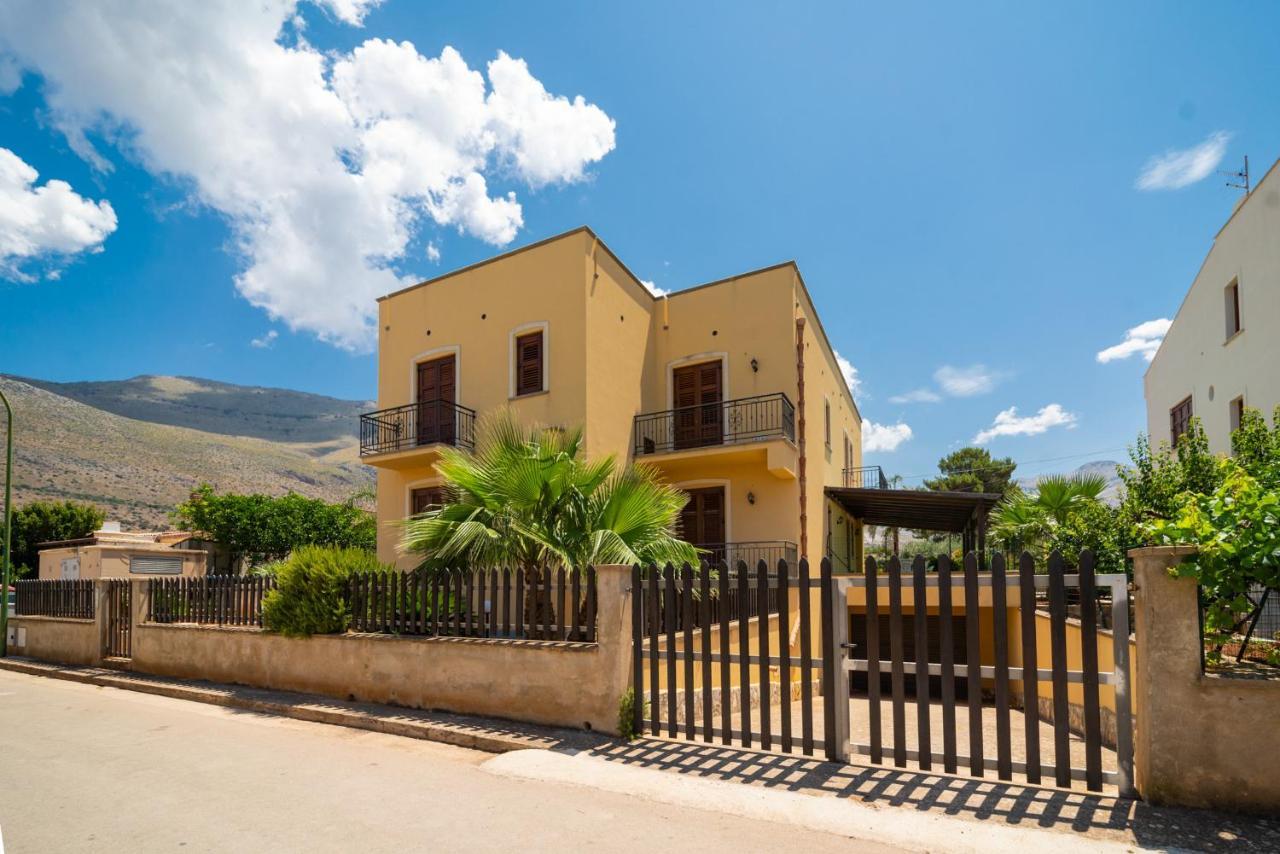 Perla Di Mare Appartamenti Castelluzzo Exterior foto