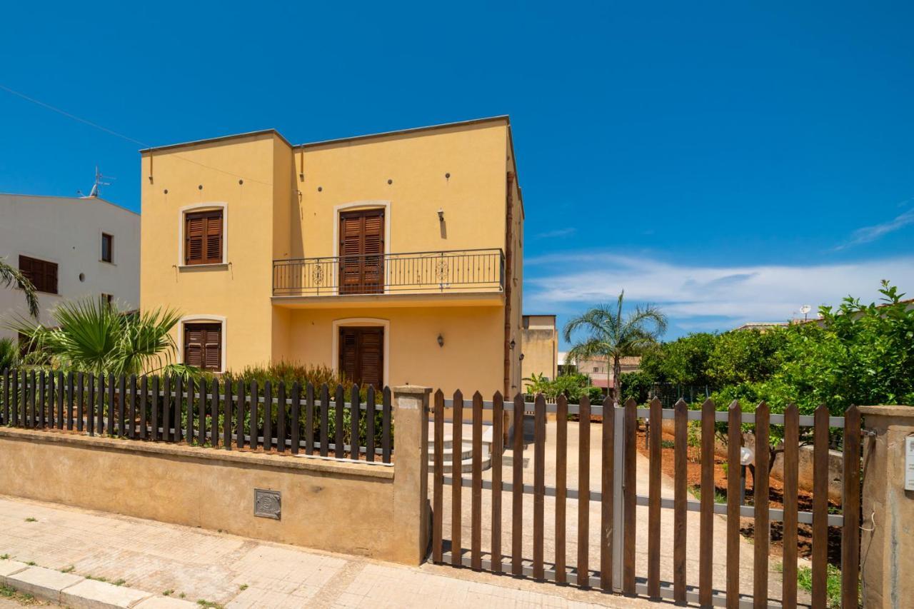 Perla Di Mare Appartamenti Castelluzzo Exterior foto